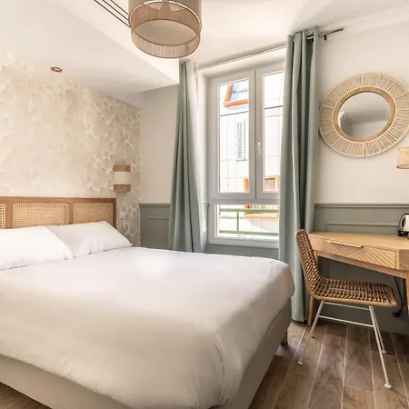 District Nation Hotel 2*